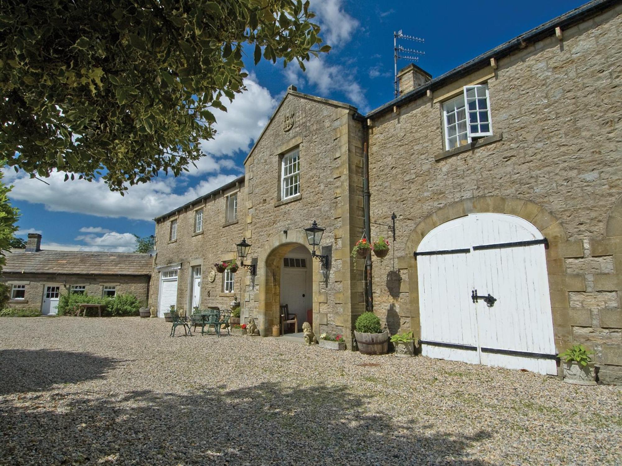 Coach House - E5120 Villa West Burton Exterior photo